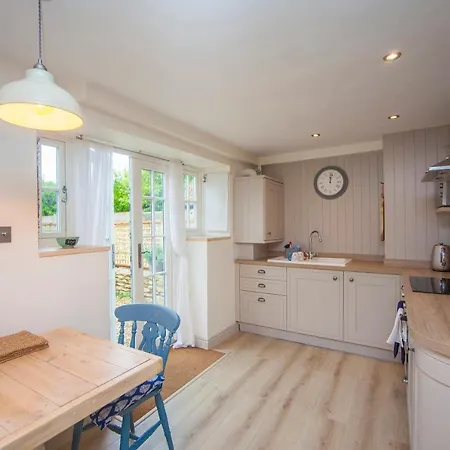 Stables Stylish Comfortable Peaceful Cottage With Parking And Outdoor Space Holt  Exterior photo