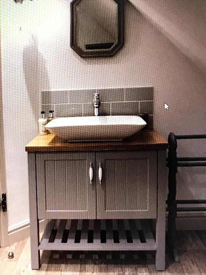 Stables Stylish Comfortable Peaceful With Parking And Outdoor Space Holt (Wiltshire)